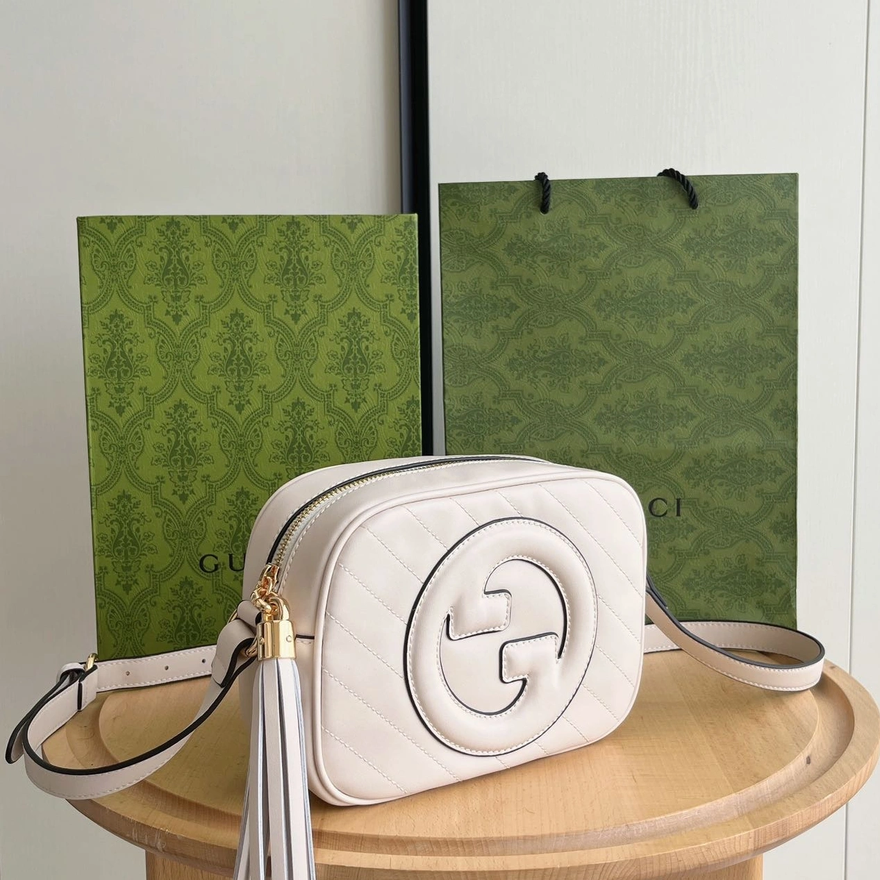 Gucci AAA Quality Messenger Bags For Women BestValue 2870