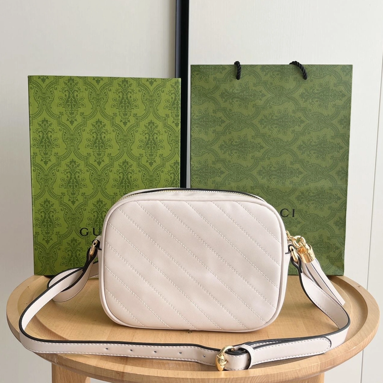Gucci AAA Quality Messenger Bags For Women BestValue 2870