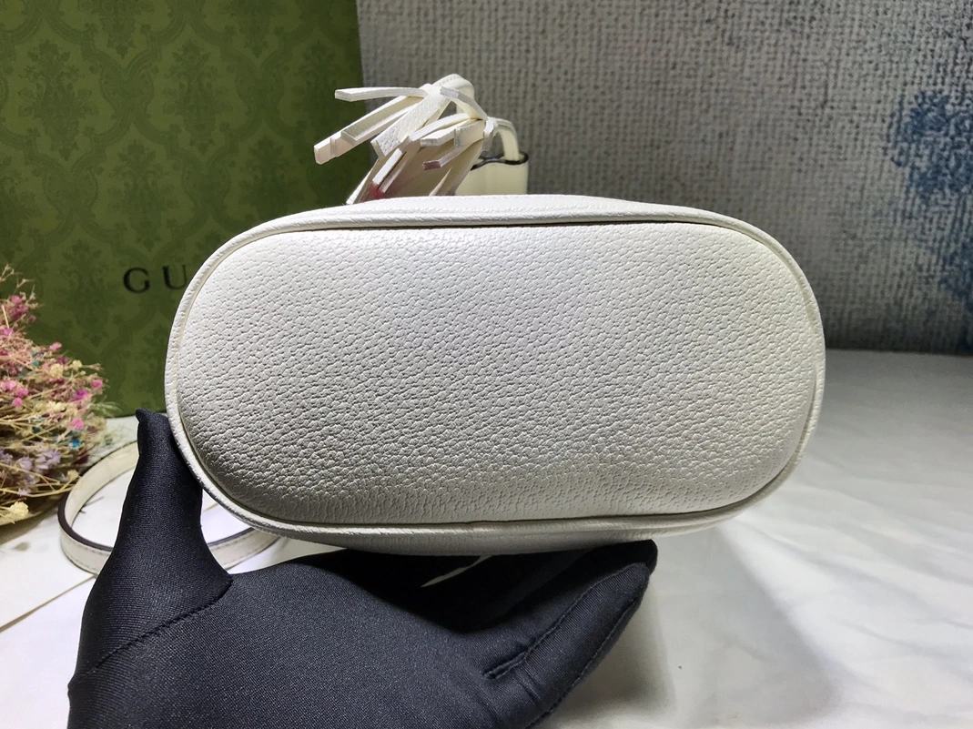 Gucci AAA Quality Messenger Bags For Women Bright 5635
