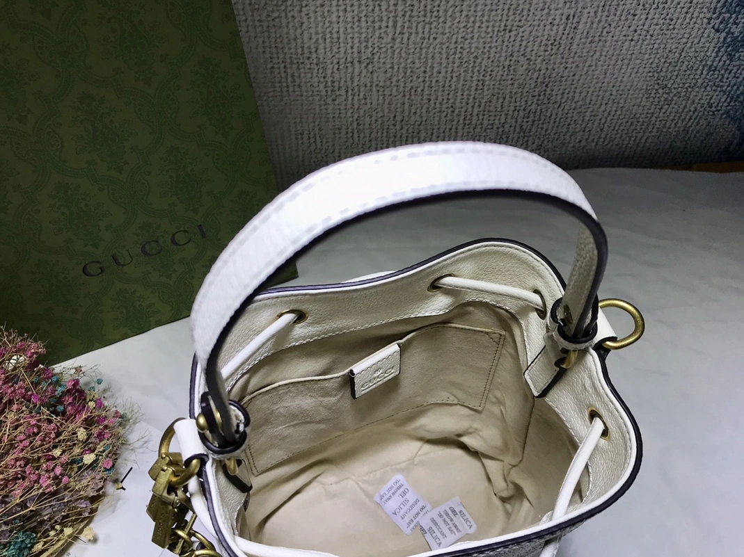 Gucci AAA Quality Messenger Bags For Women Bright 5635