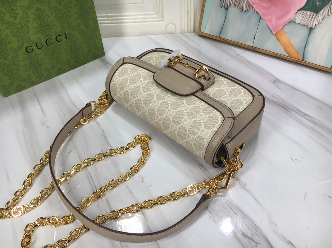 Gucci AAA Quality Messenger Bags For Women Bright 7042