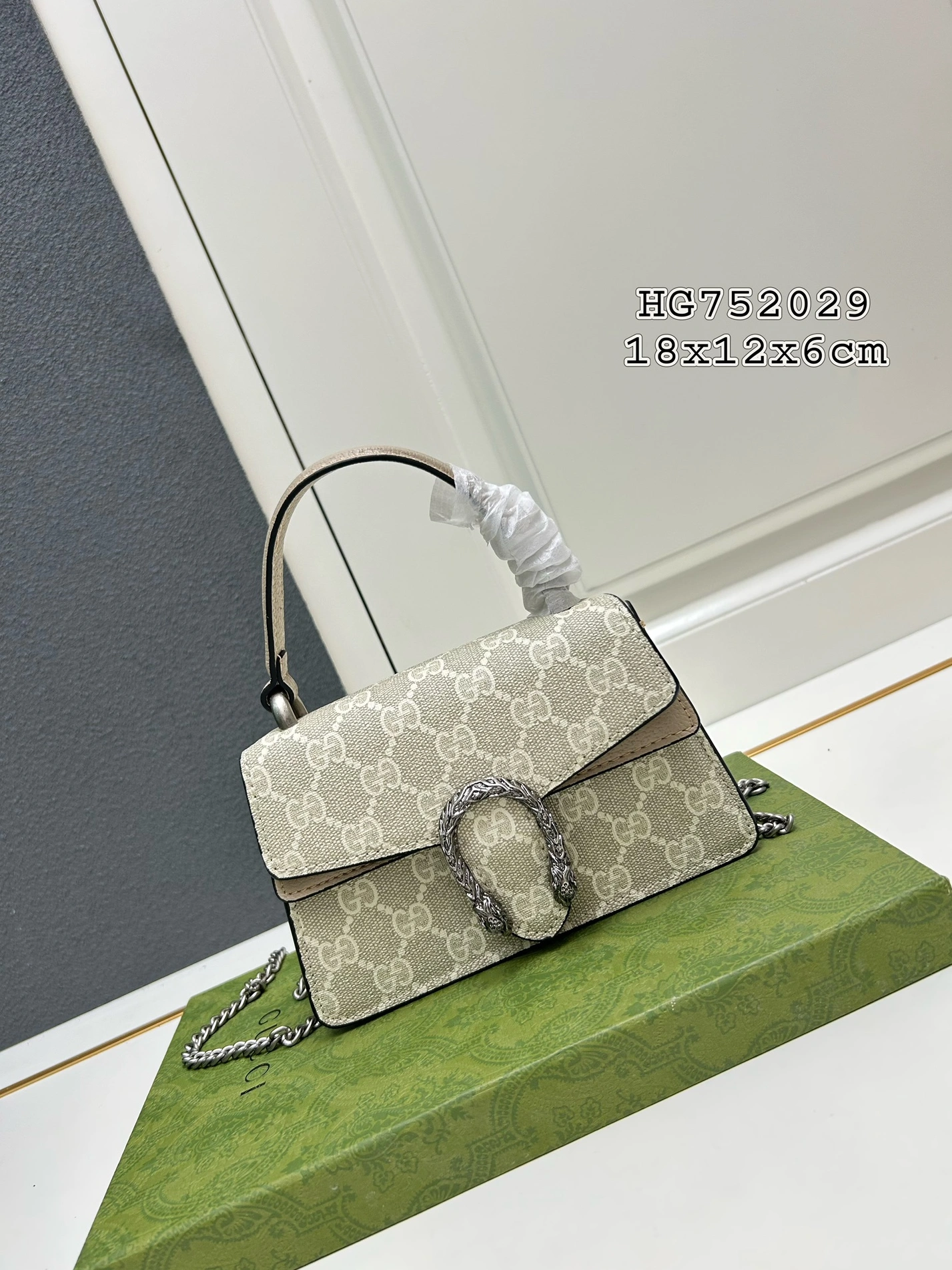 Gucci AAA Quality Messenger Bags For Women Bright 8987