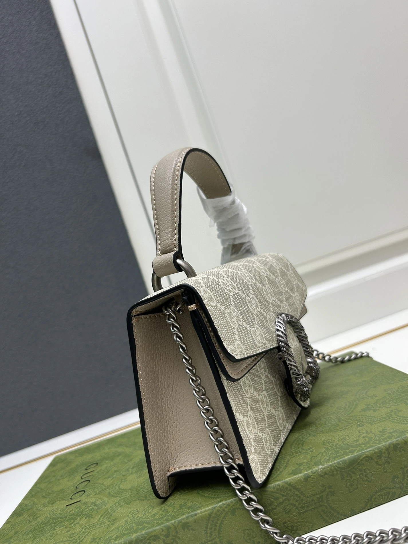 Gucci AAA Quality Messenger Bags For Women Bright 8987