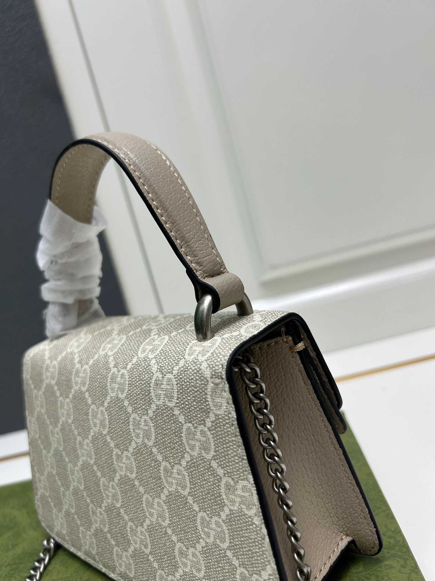Gucci AAA Quality Messenger Bags For Women Bright 8987