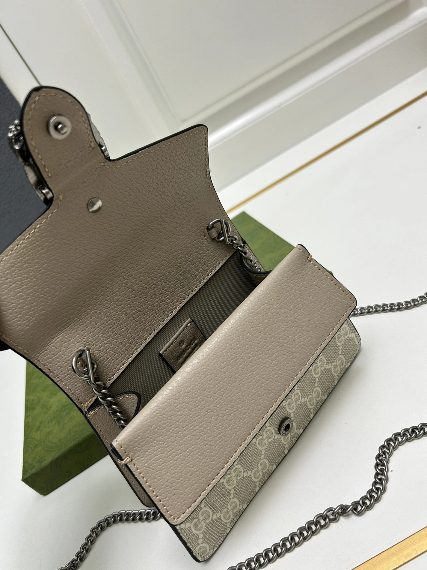Gucci AAA Quality Messenger Bags For Women Bright 8987