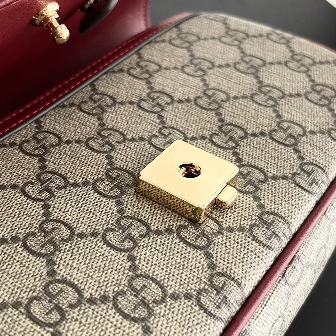 Gucci AAA Quality Messenger Bags For Women Bright 9515