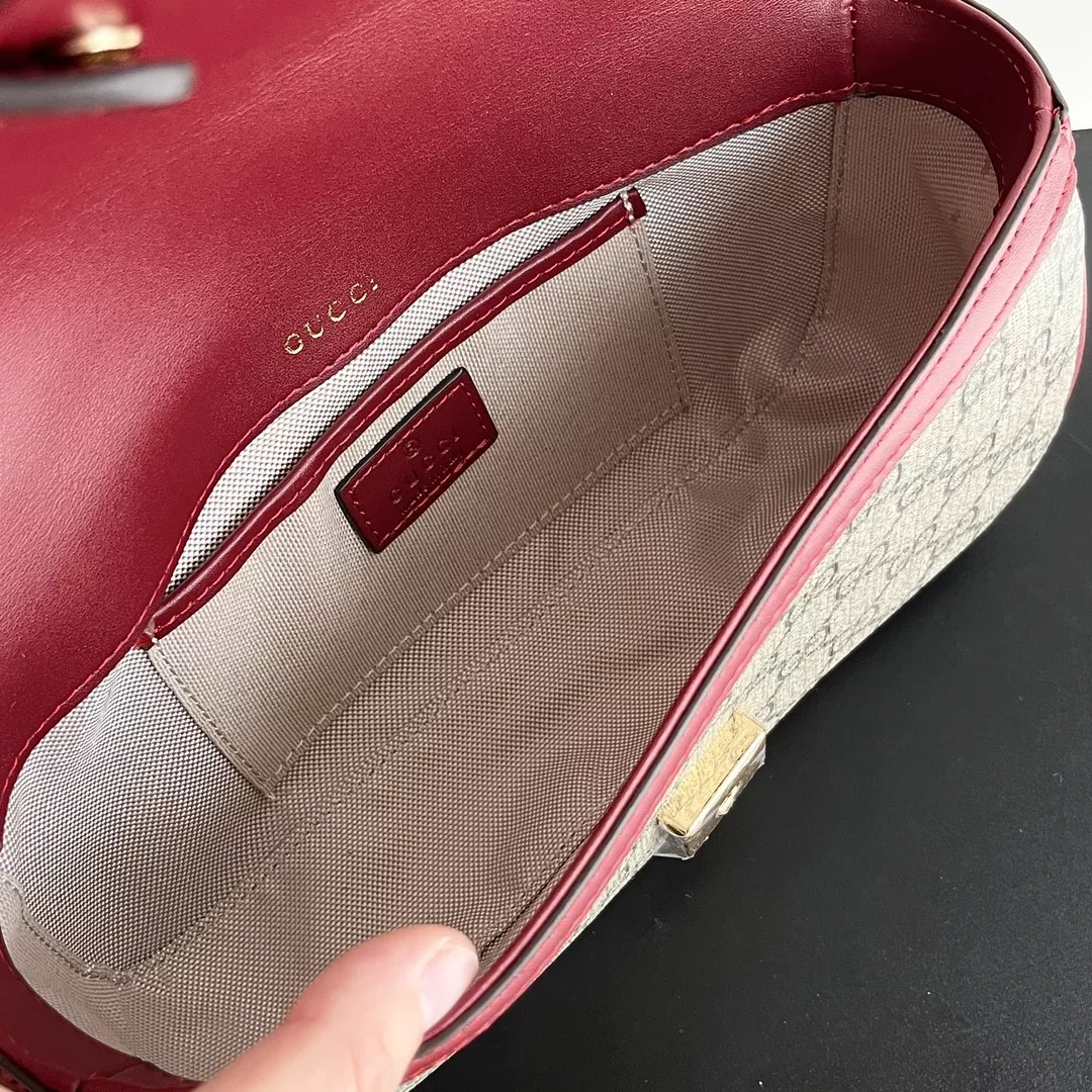 Gucci AAA Quality Messenger Bags For Women Bright 9515