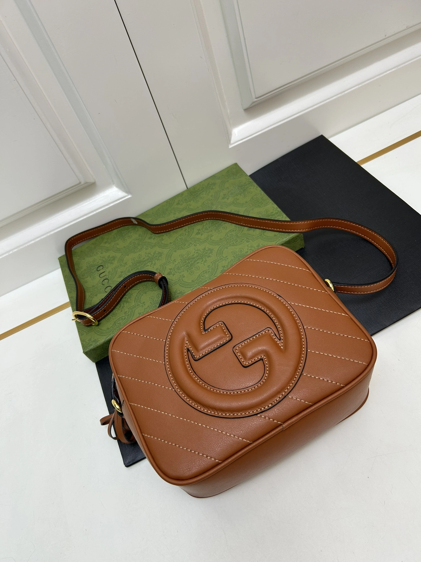 Gucci AAA Quality Messenger Bags For Women Classic 8120