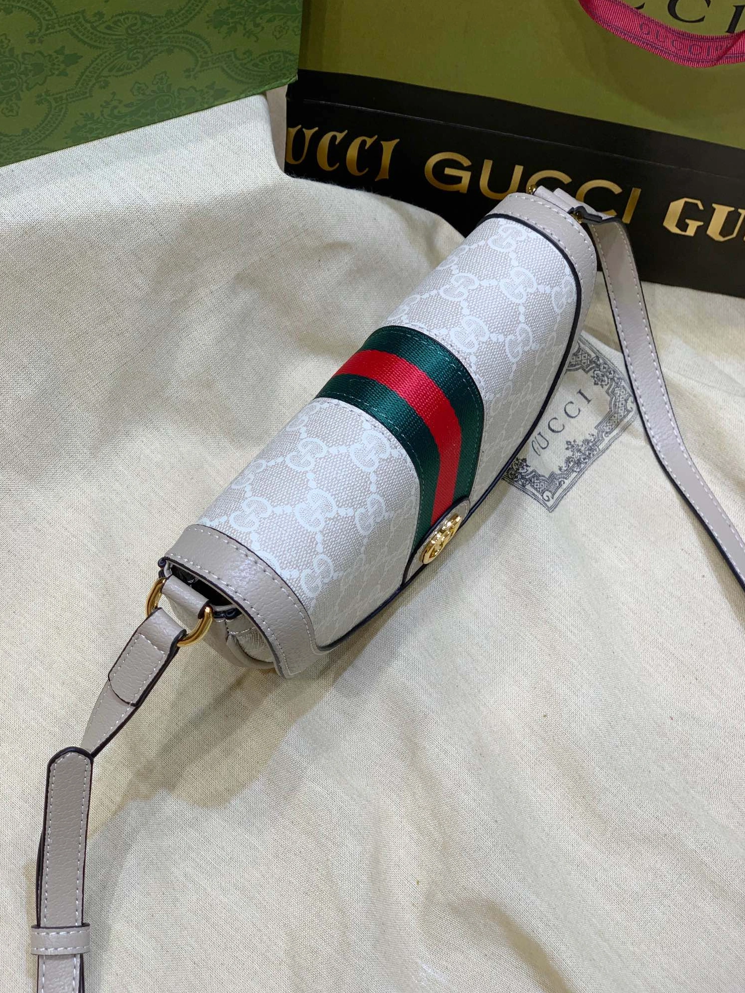 Gucci AAA Quality Messenger Bags For Women Comfortable 3622
