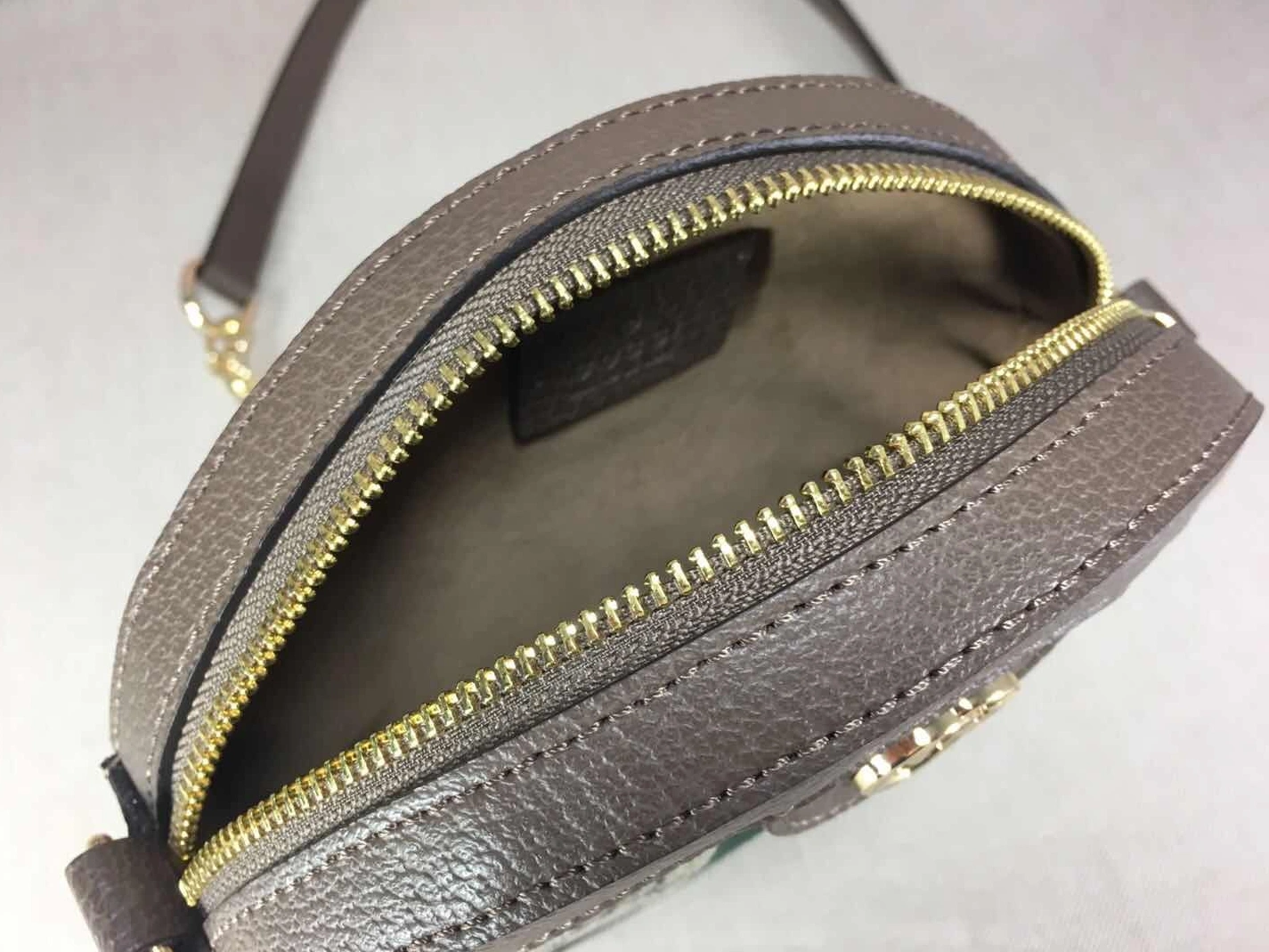 Gucci AAA Quality Messenger Bags For Women Comfortable 5052