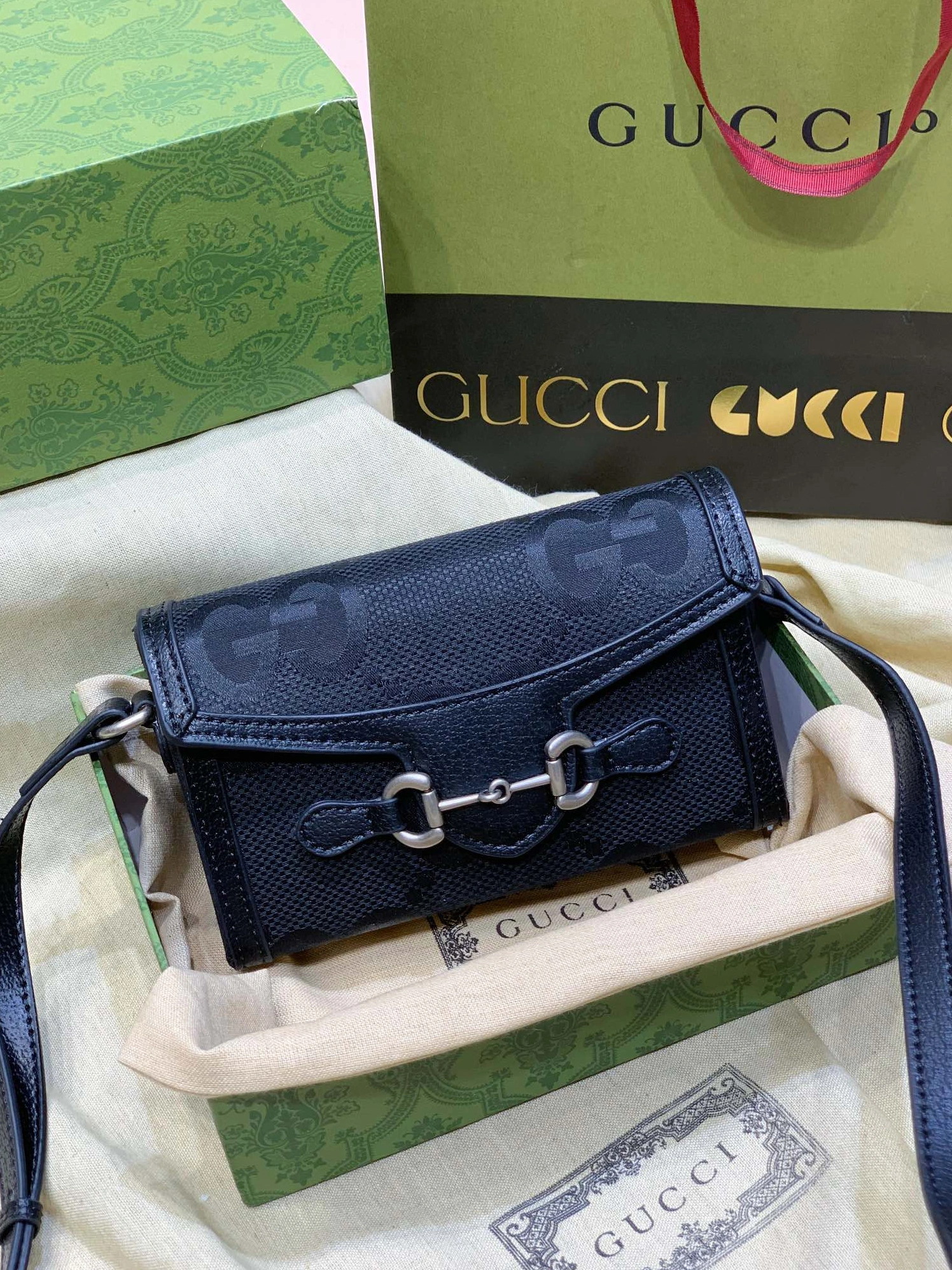 Gucci AAA Quality Messenger Bags For Women Comfortable 6596