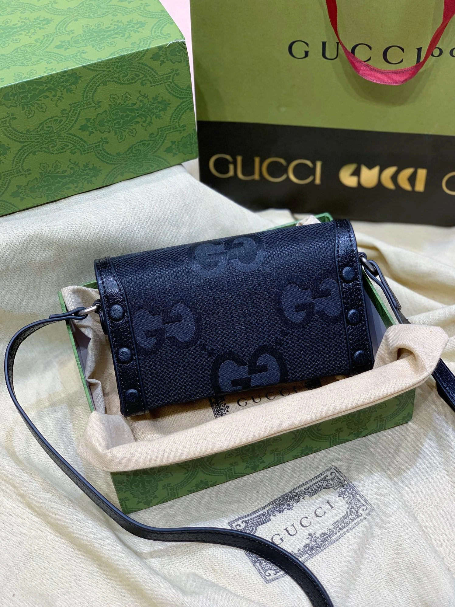 Gucci AAA Quality Messenger Bags For Women Comfortable 6596