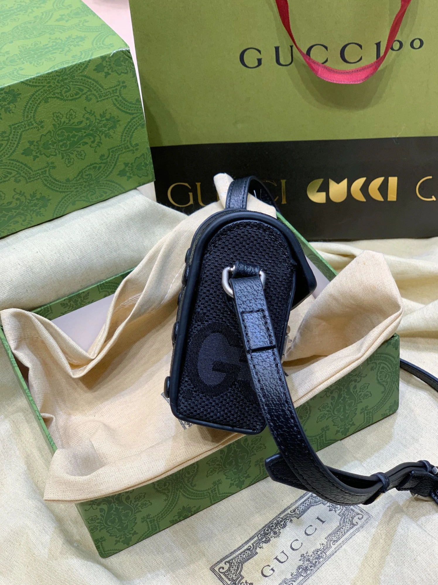 Gucci AAA Quality Messenger Bags For Women Comfortable 6596