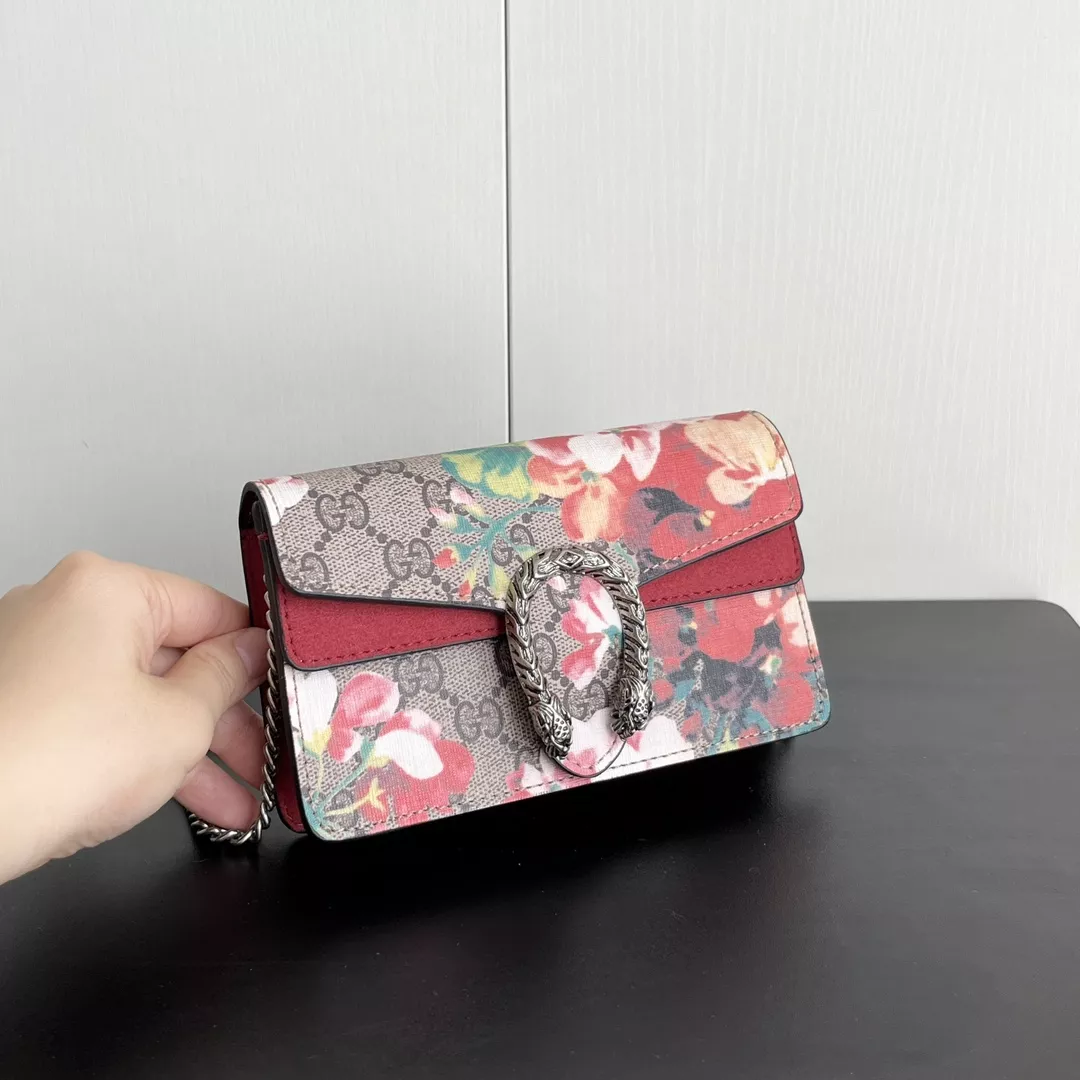 Gucci AAA Quality Messenger Bags For Women Comfortable 7688