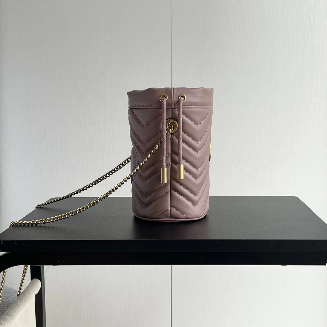 Gucci AAA Quality Messenger Bags For Women Cozy 7448