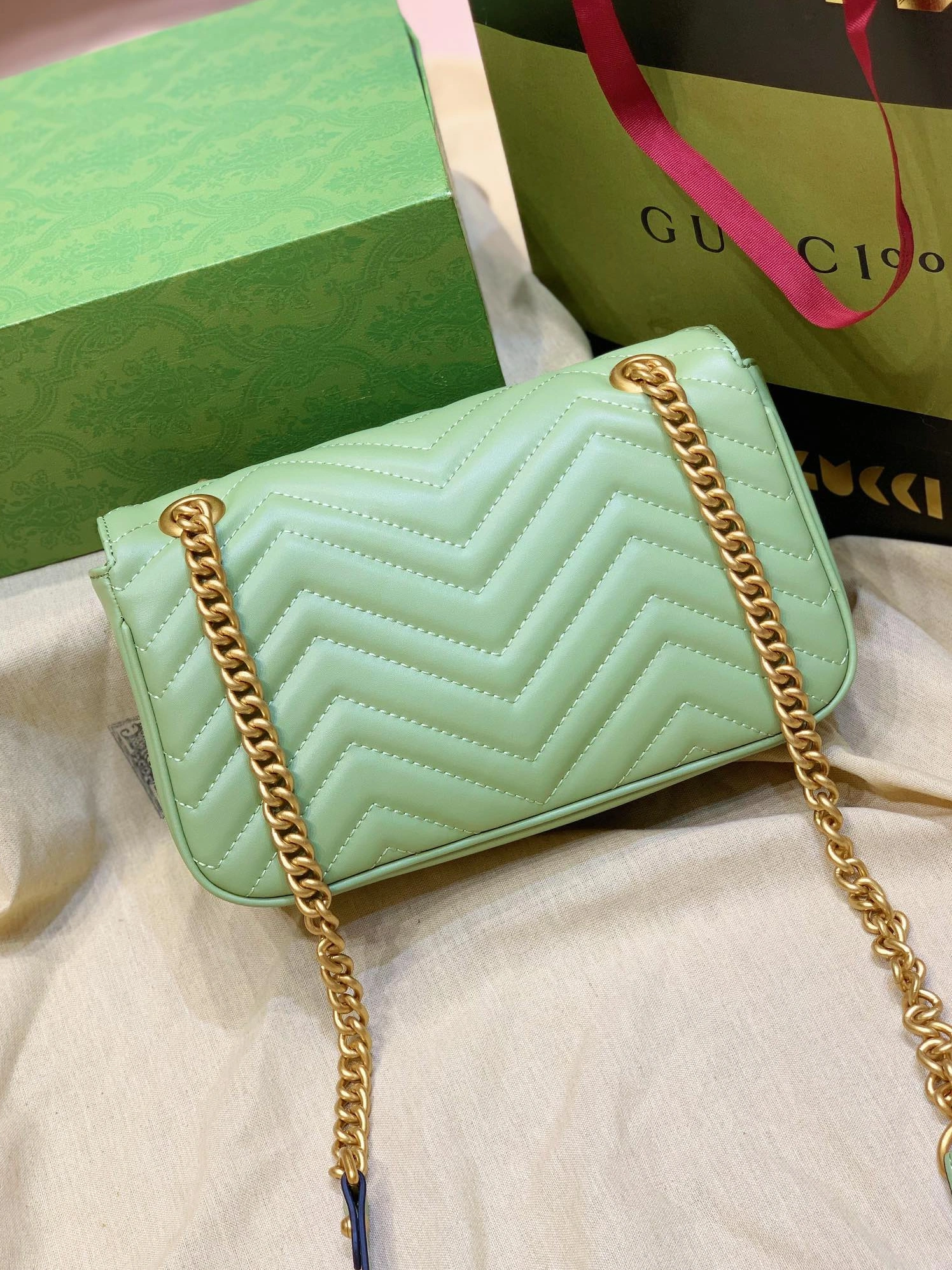 Gucci AAA Quality Messenger Bags For Women Cozy 7898