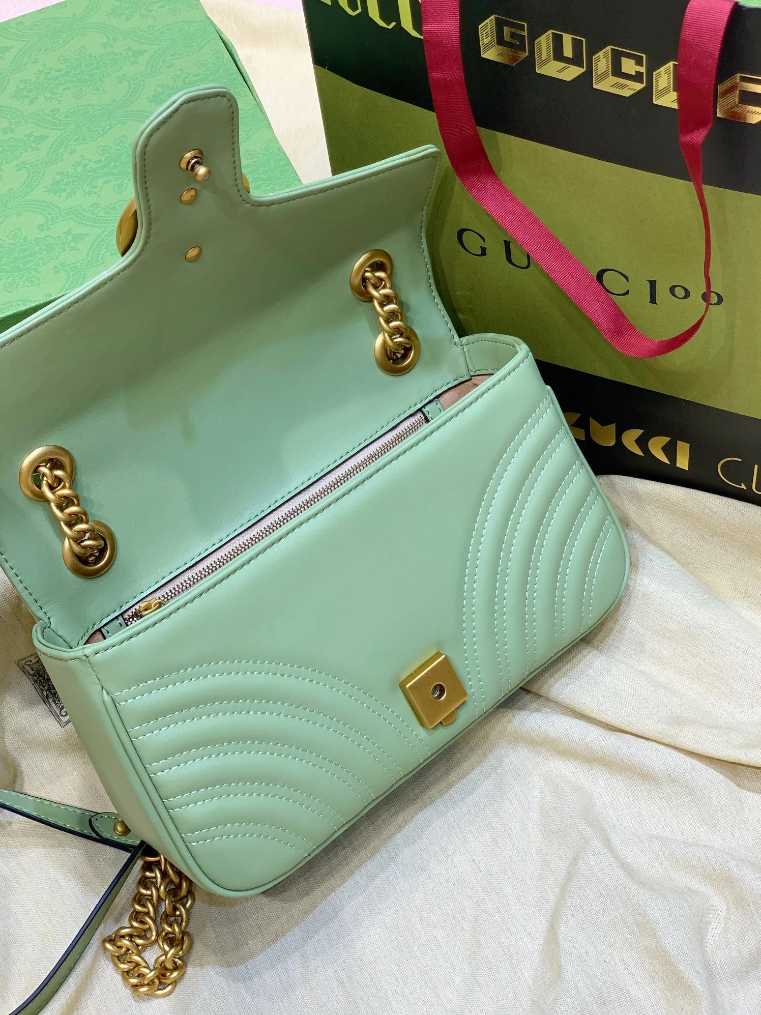 Gucci AAA Quality Messenger Bags For Women Cozy 7898