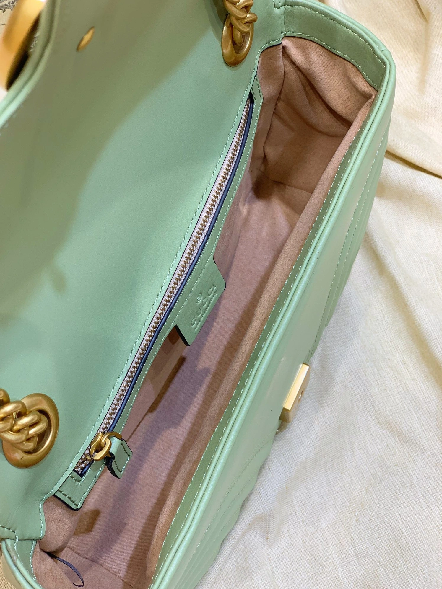 Gucci AAA Quality Messenger Bags For Women Cozy 7898