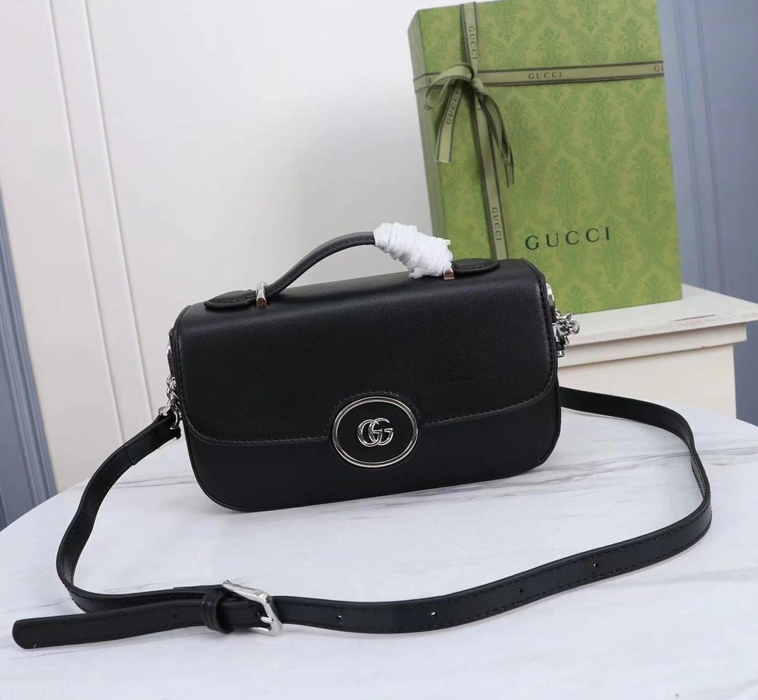 Gucci AAA Quality Messenger Bags For Women DailyWear 9212