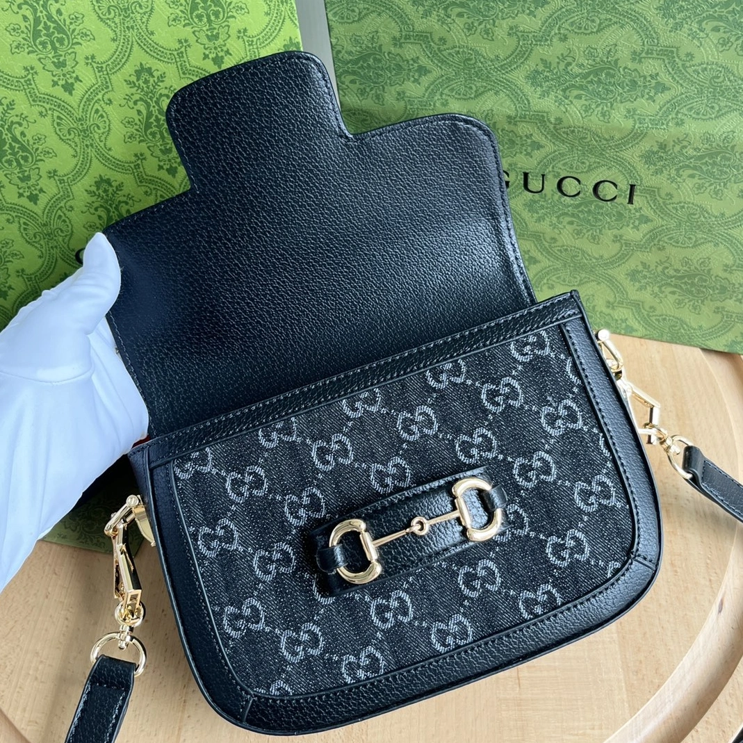 Gucci AAA Quality Messenger Bags For Women EasyMatch 658