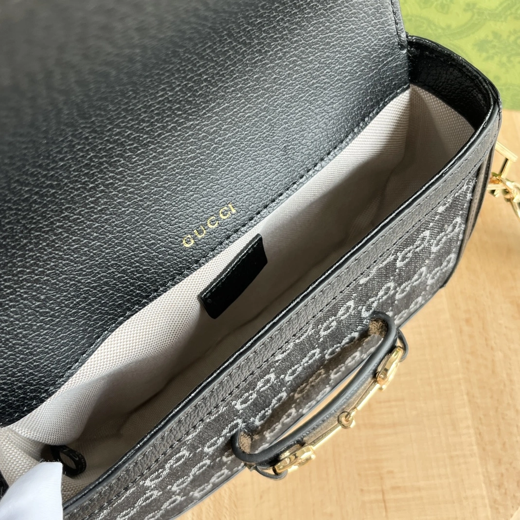 Gucci AAA Quality Messenger Bags For Women EasyMatch 658