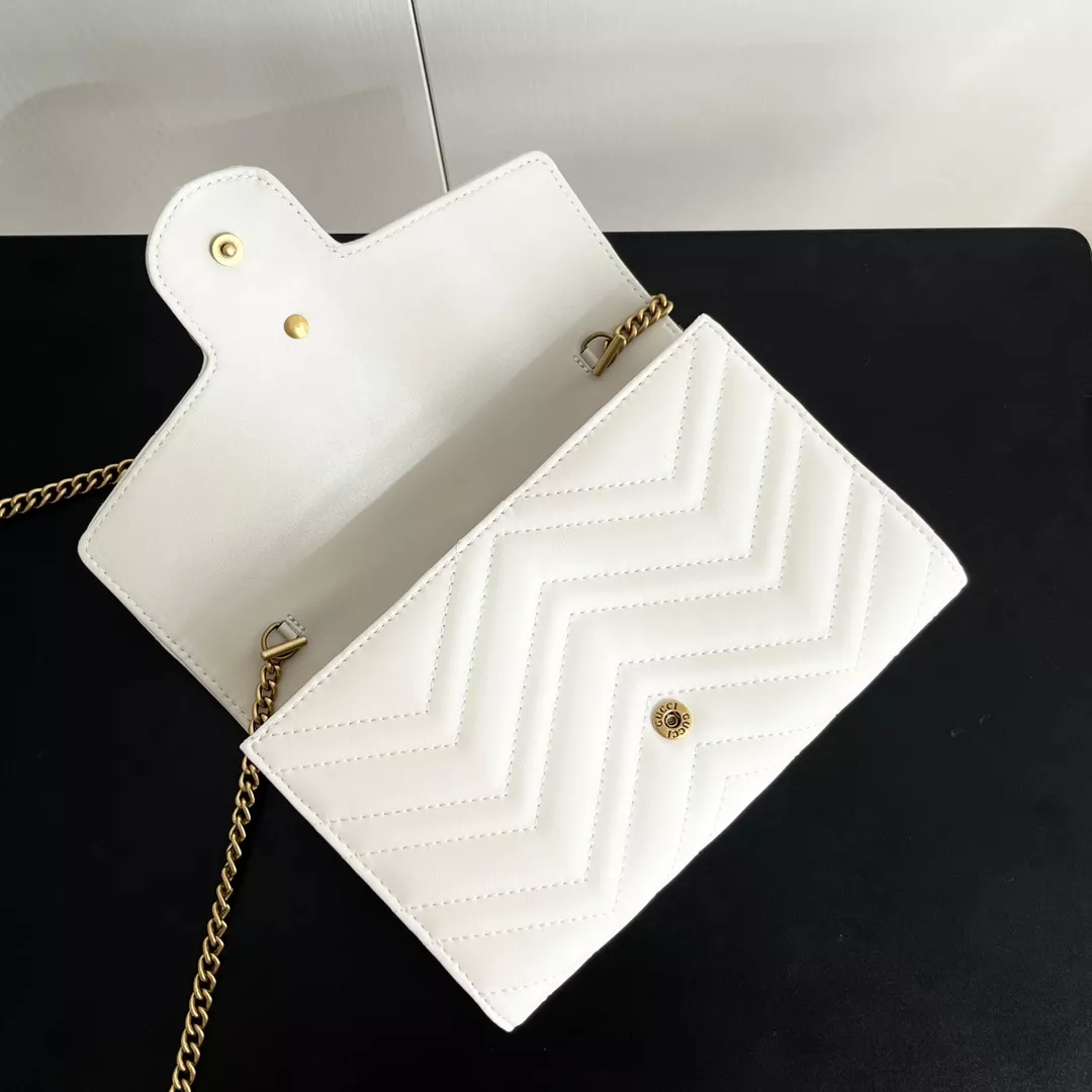 Gucci AAA Quality Messenger Bags For Women EasyMatch 7992