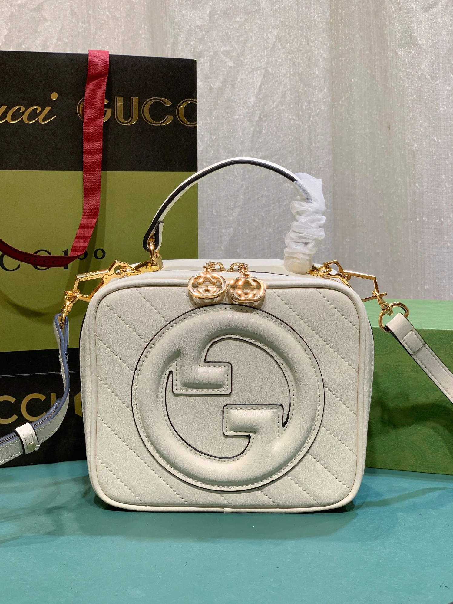 Gucci AAA Quality Messenger Bags For Women EasyMatch 8276