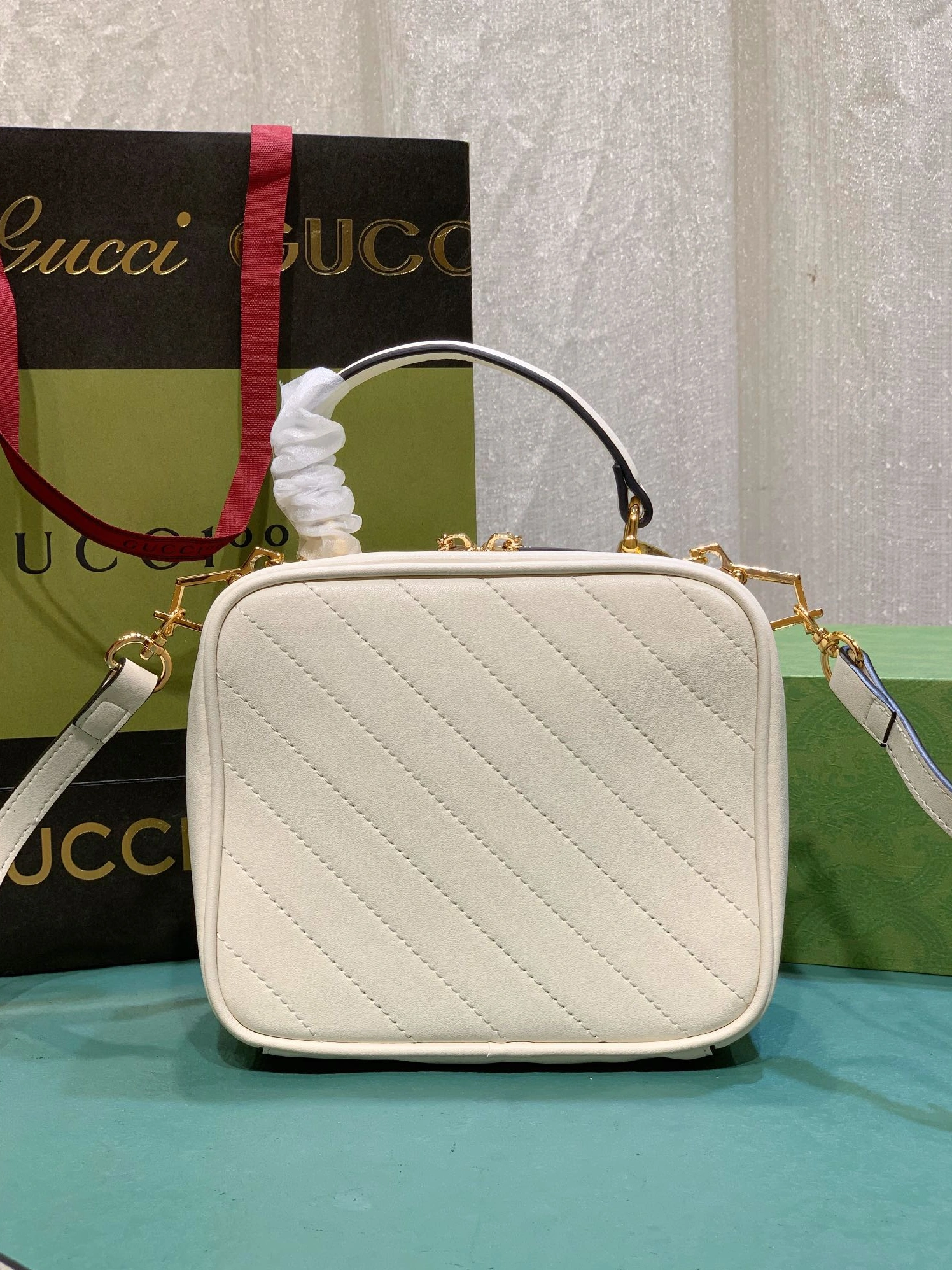 Gucci AAA Quality Messenger Bags For Women EasyMatch 8276