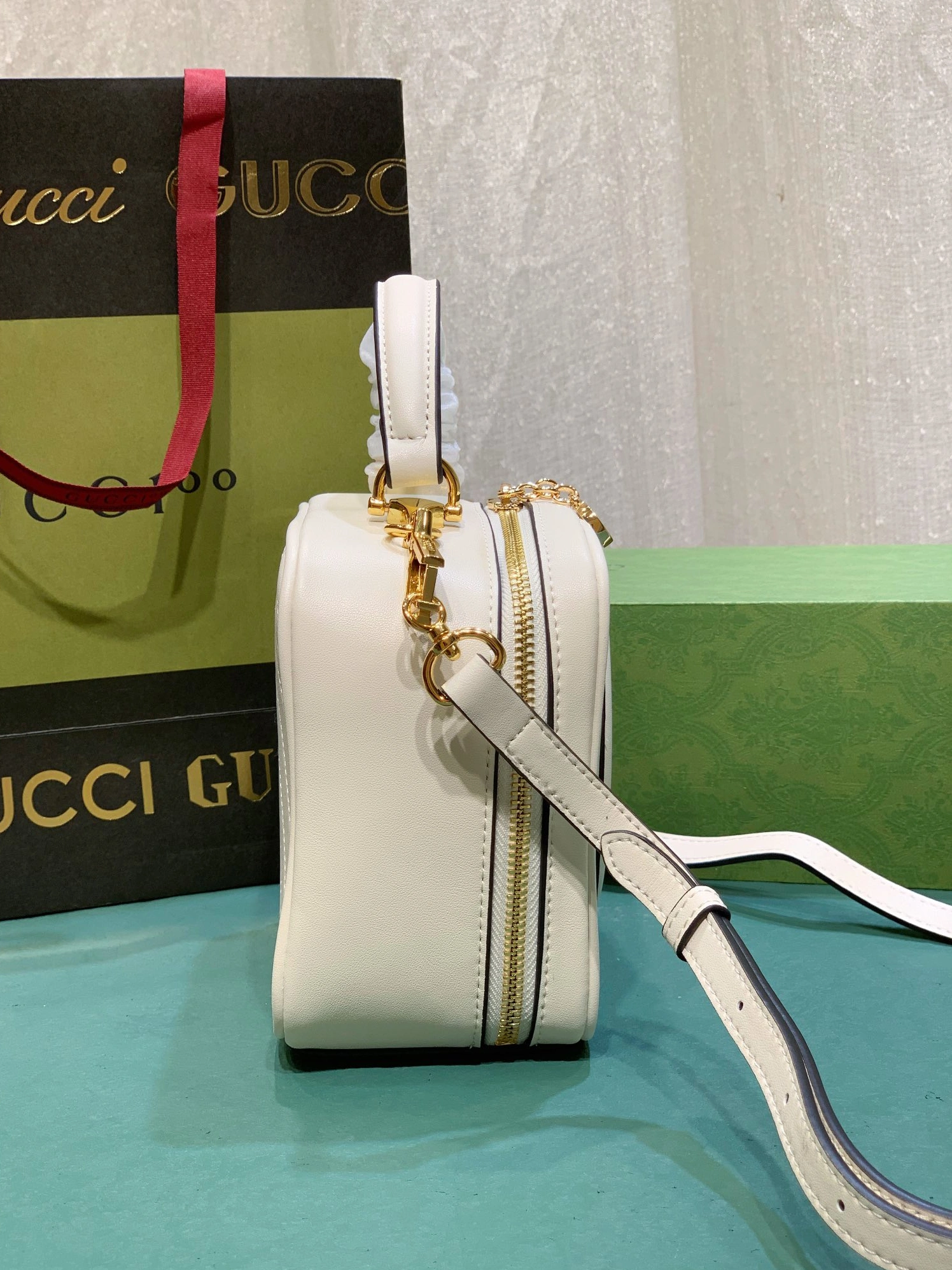 Gucci AAA Quality Messenger Bags For Women EasyMatch 8276