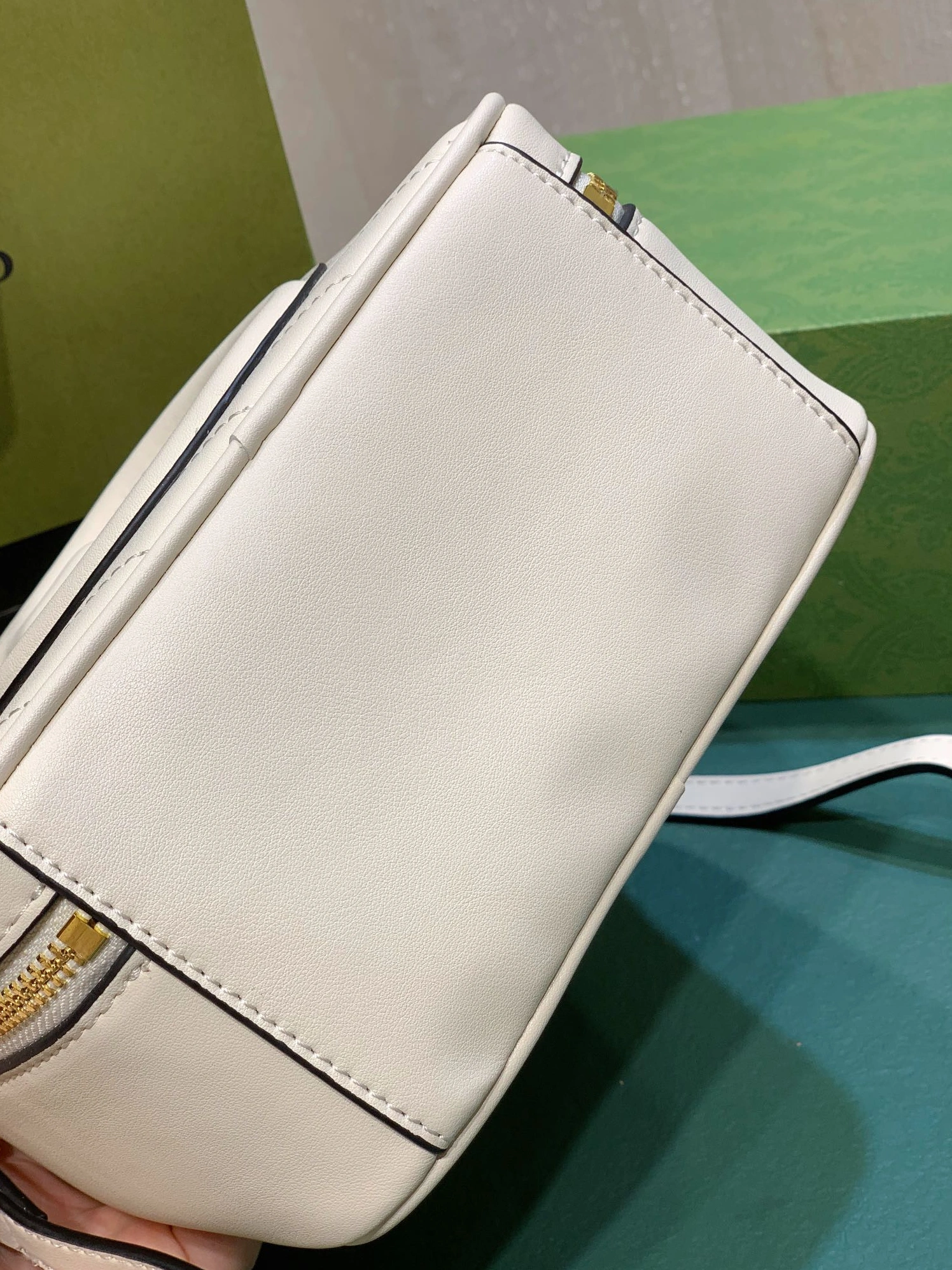 Gucci AAA Quality Messenger Bags For Women EasyMatch 8276