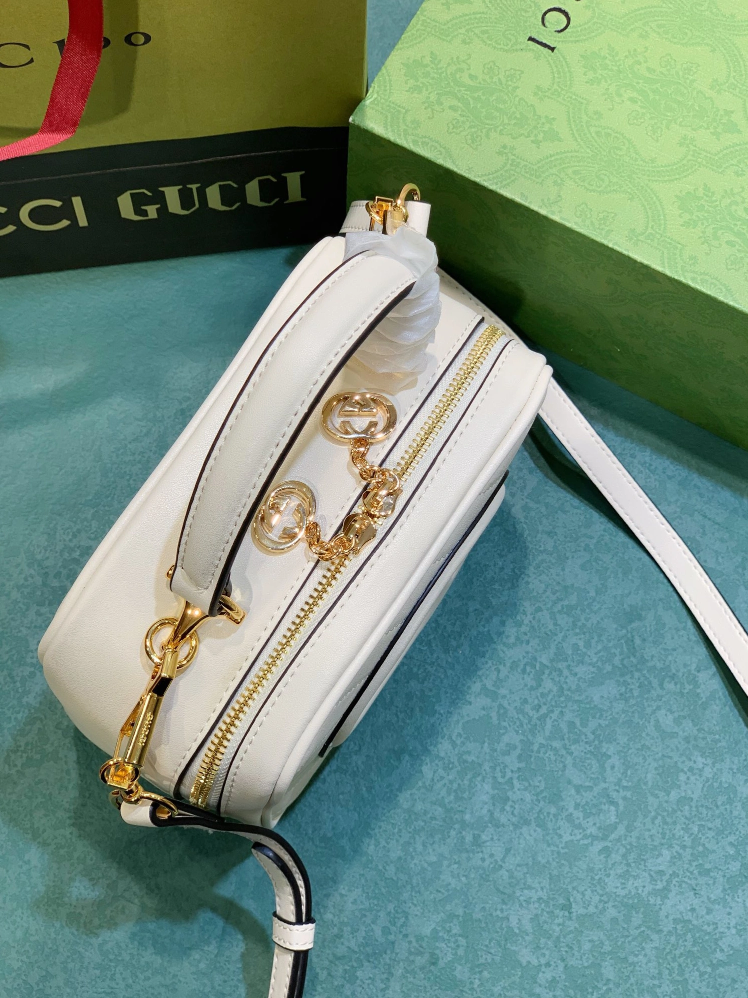 Gucci AAA Quality Messenger Bags For Women EasyMatch 8276