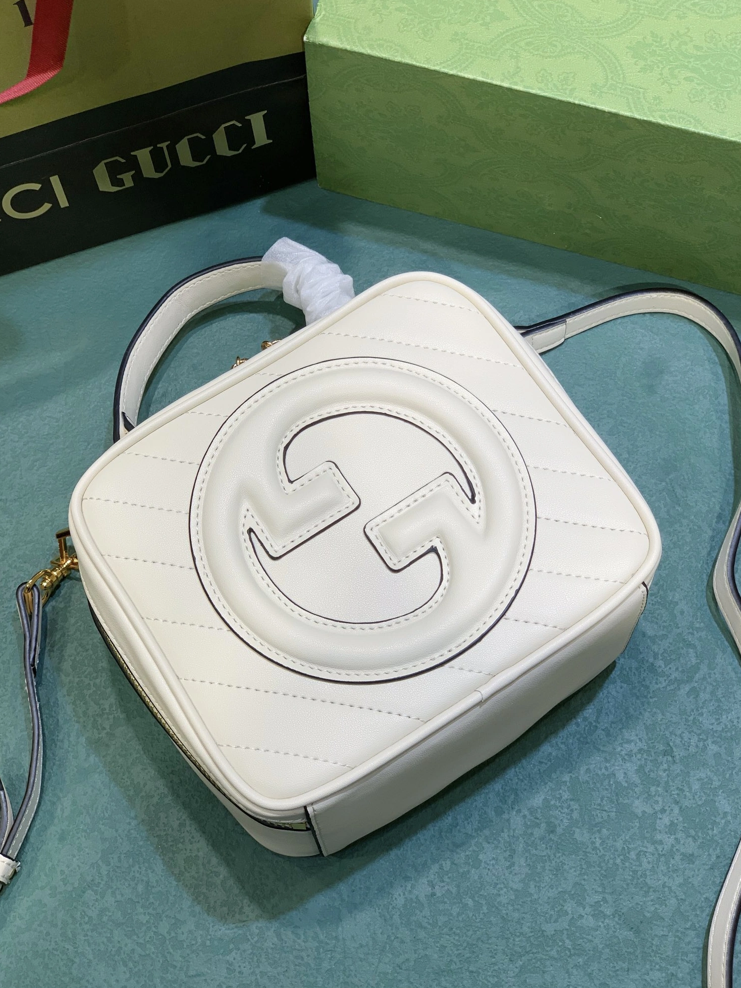 Gucci AAA Quality Messenger Bags For Women EasyMatch 8276