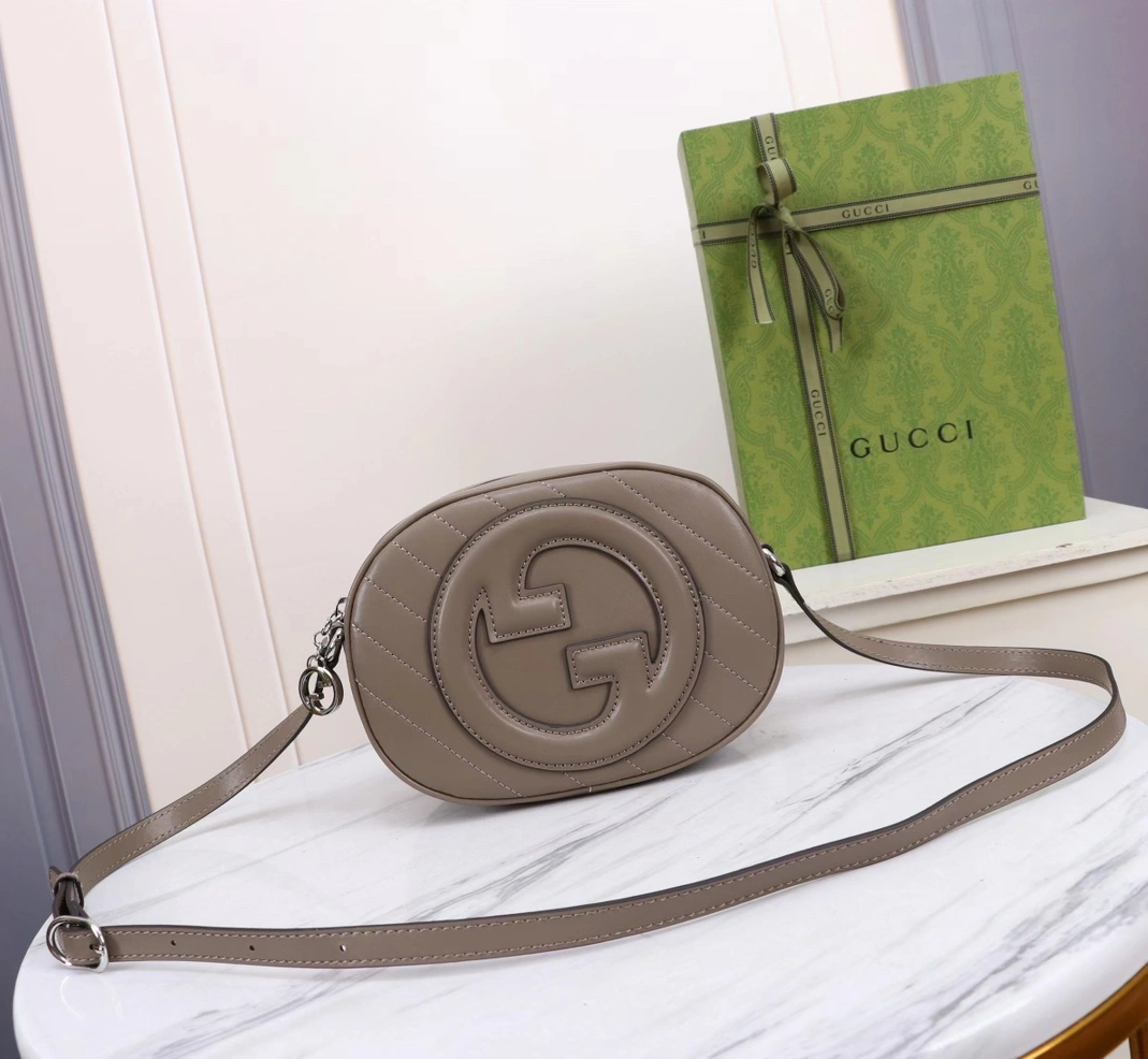Gucci AAA Quality Messenger Bags For Women Elegant 5205