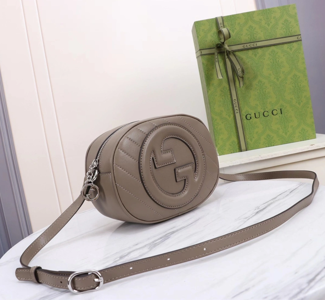 Gucci AAA Quality Messenger Bags For Women Elegant 5205