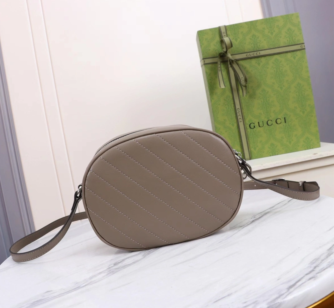 Gucci AAA Quality Messenger Bags For Women Elegant 5205