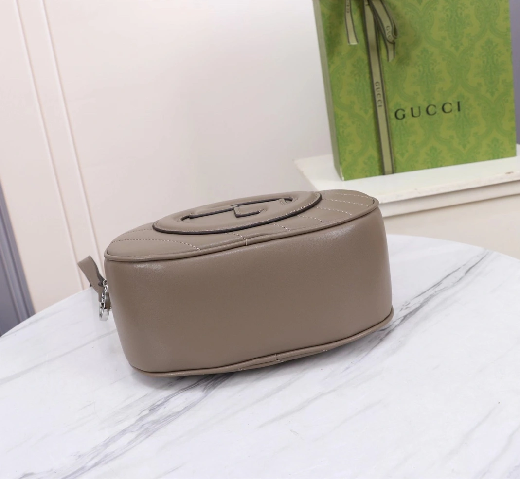 Gucci AAA Quality Messenger Bags For Women Elegant 5205