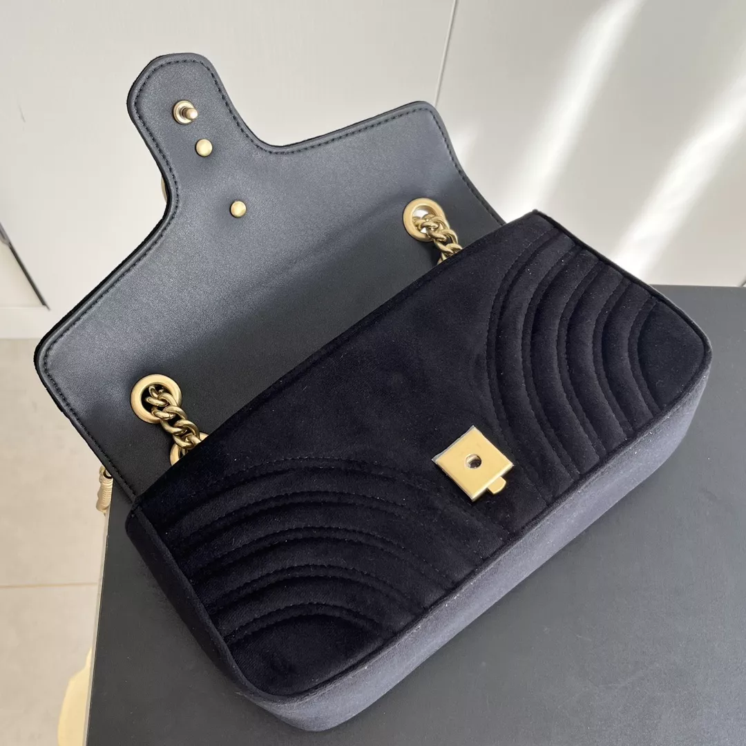 Gucci AAA Quality Messenger Bags For Women Fashionable 7095