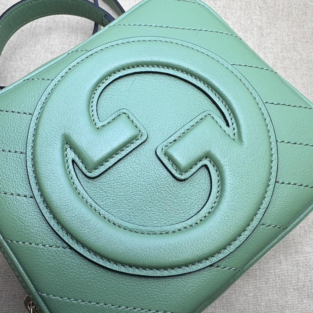 Gucci AAA Quality Messenger Bags For Women Fashionable 7315