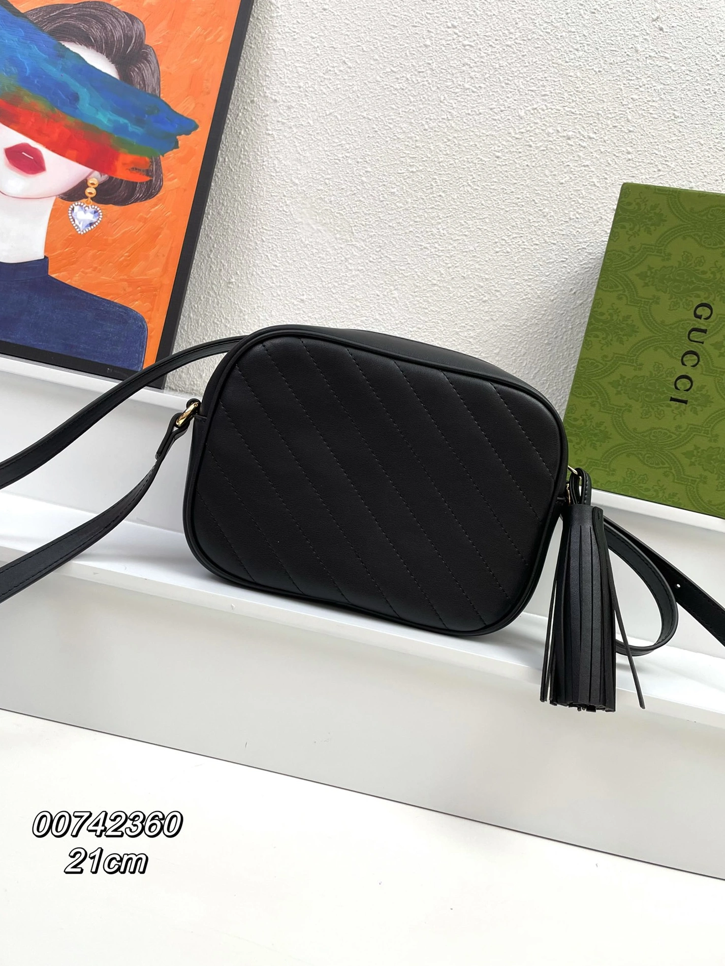 Gucci AAA Quality Messenger Bags For Women Flexible 6395