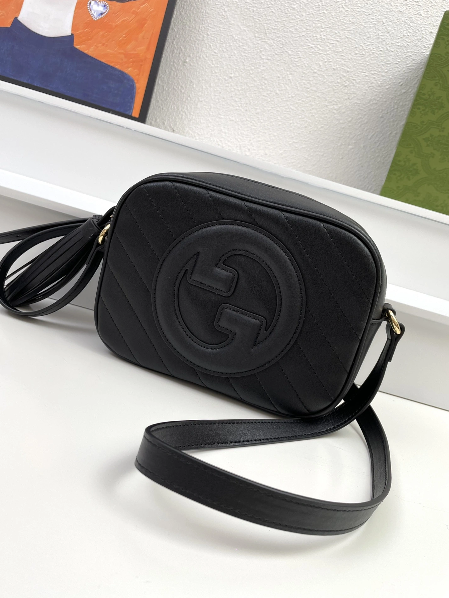 Gucci AAA Quality Messenger Bags For Women Flexible 6395