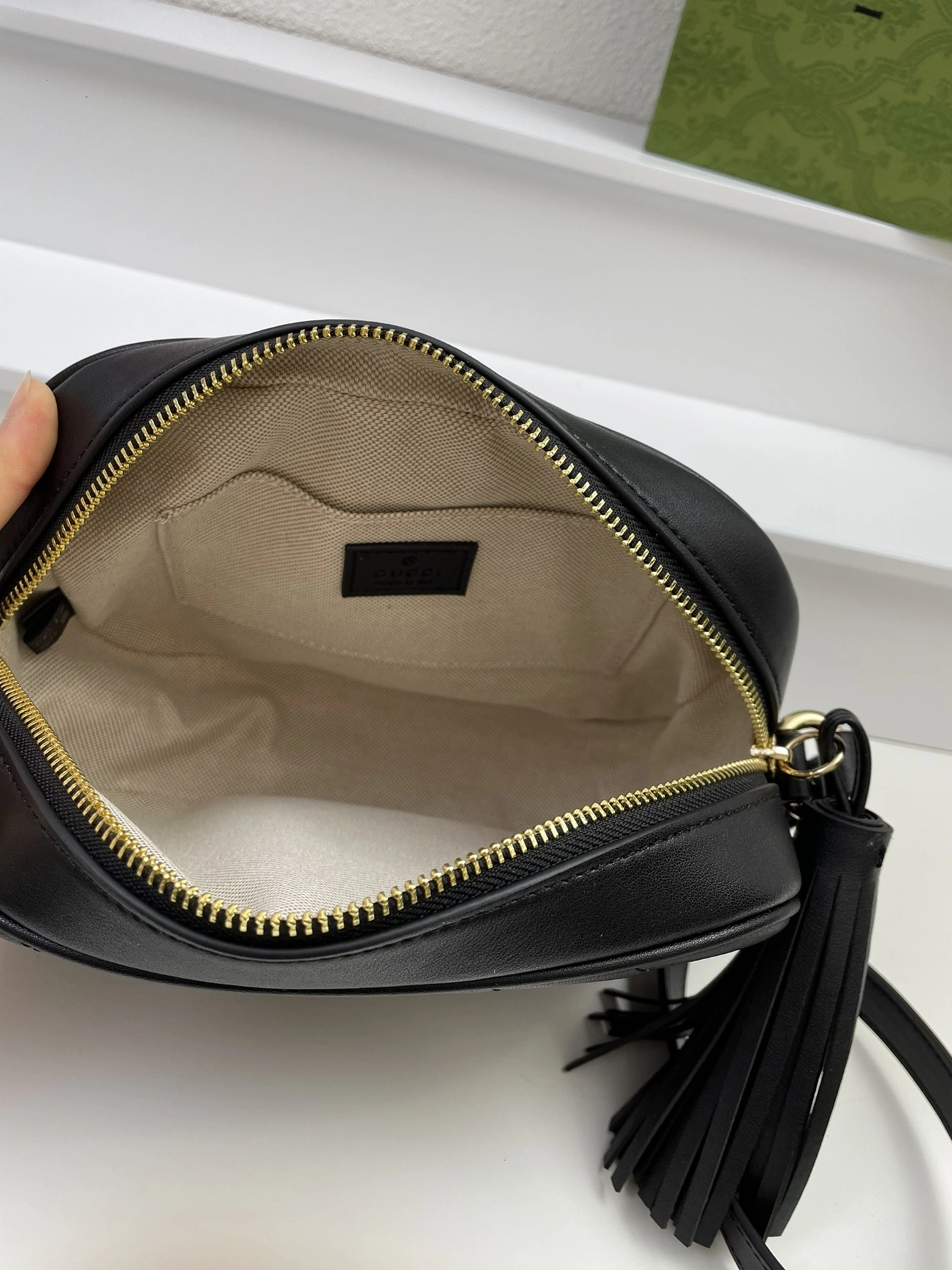 Gucci AAA Quality Messenger Bags For Women Flexible 6395