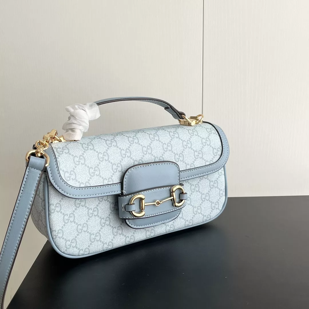 Gucci AAA Quality Messenger Bags For Women Flexible 8300