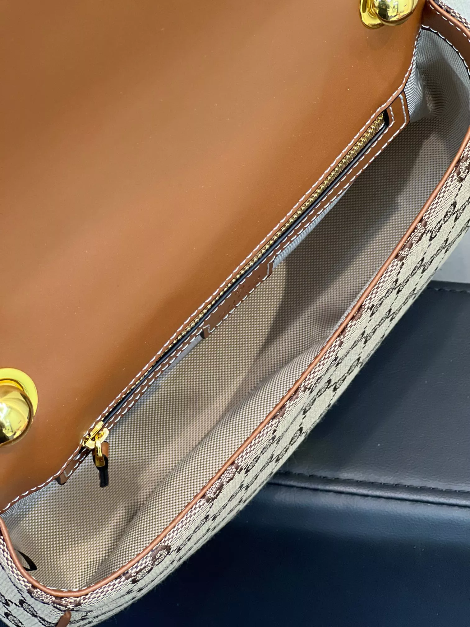 Gucci AAA Quality Messenger Bags For Women Functional 5954