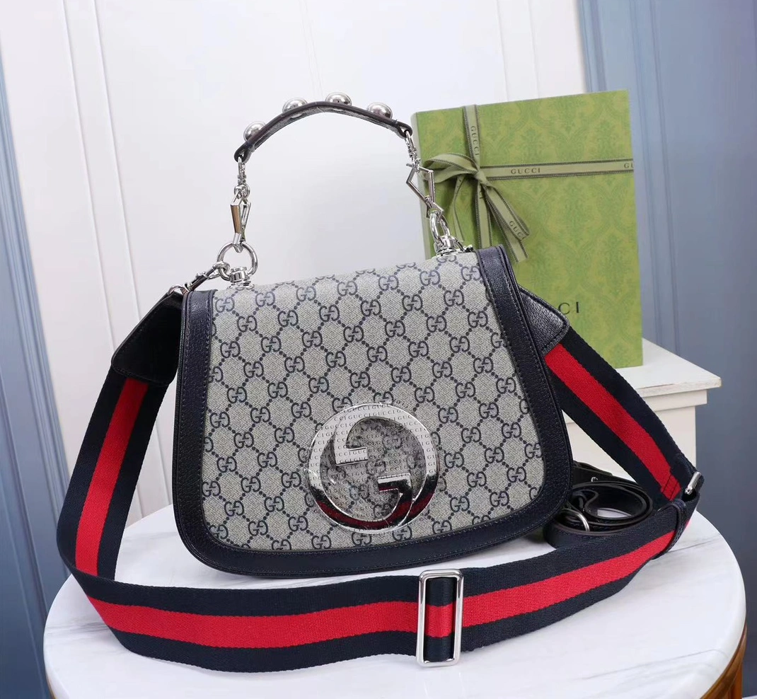 Gucci AAA Quality Messenger Bags For Women Functional 9962