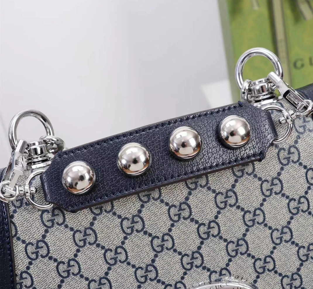 Gucci AAA Quality Messenger Bags For Women Functional 9962