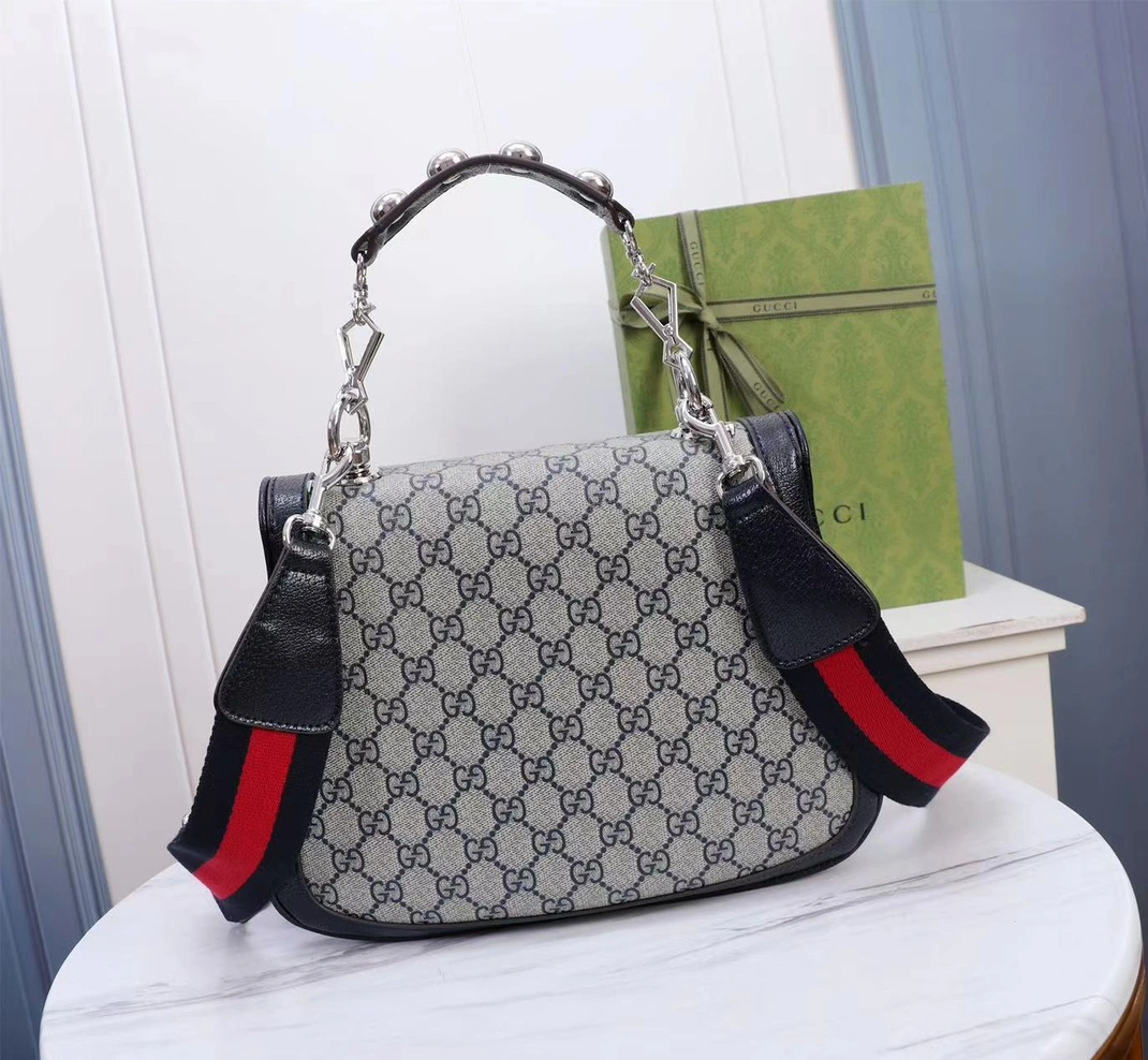Gucci AAA Quality Messenger Bags For Women Functional 9962