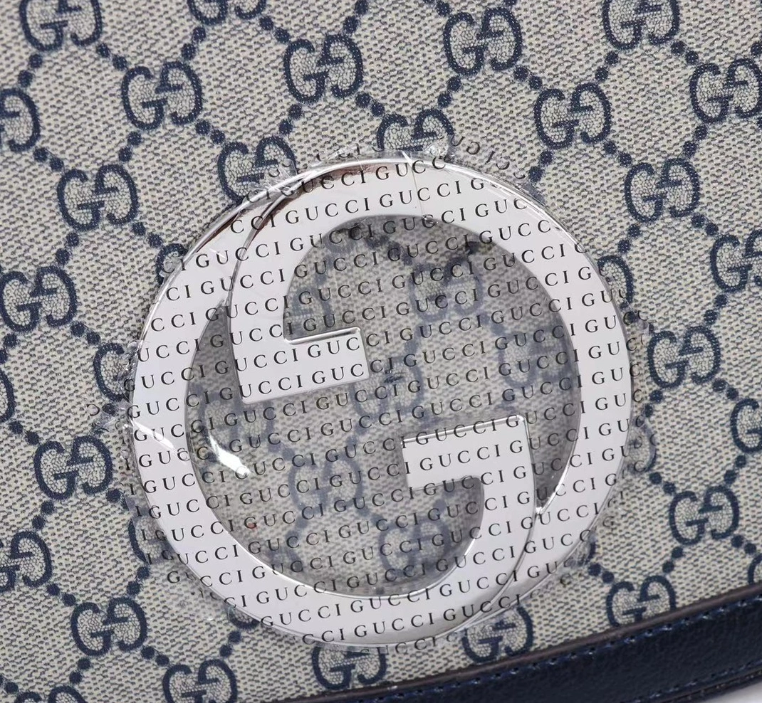 Gucci AAA Quality Messenger Bags For Women Functional 9962