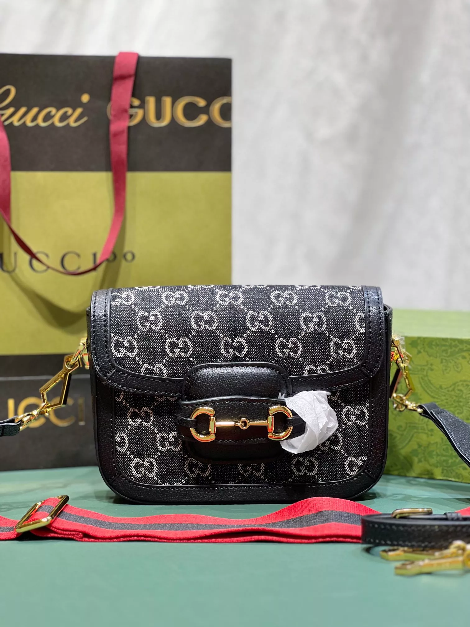 Gucci AAA Quality Messenger Bags For Women GoAnywhere 6935