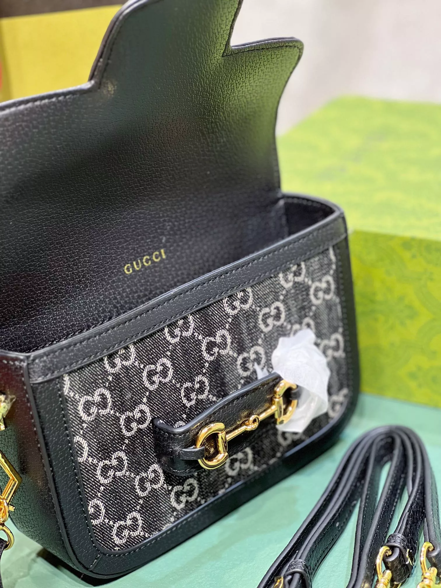 Gucci AAA Quality Messenger Bags For Women GoAnywhere 6935