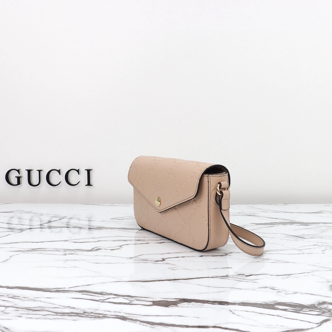 Gucci AAA Quality Messenger Bags For Women Lightweight 2227